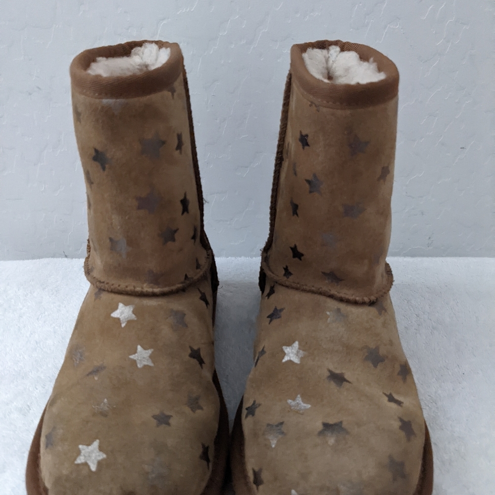 UGG II star girls boot chestnut color suede